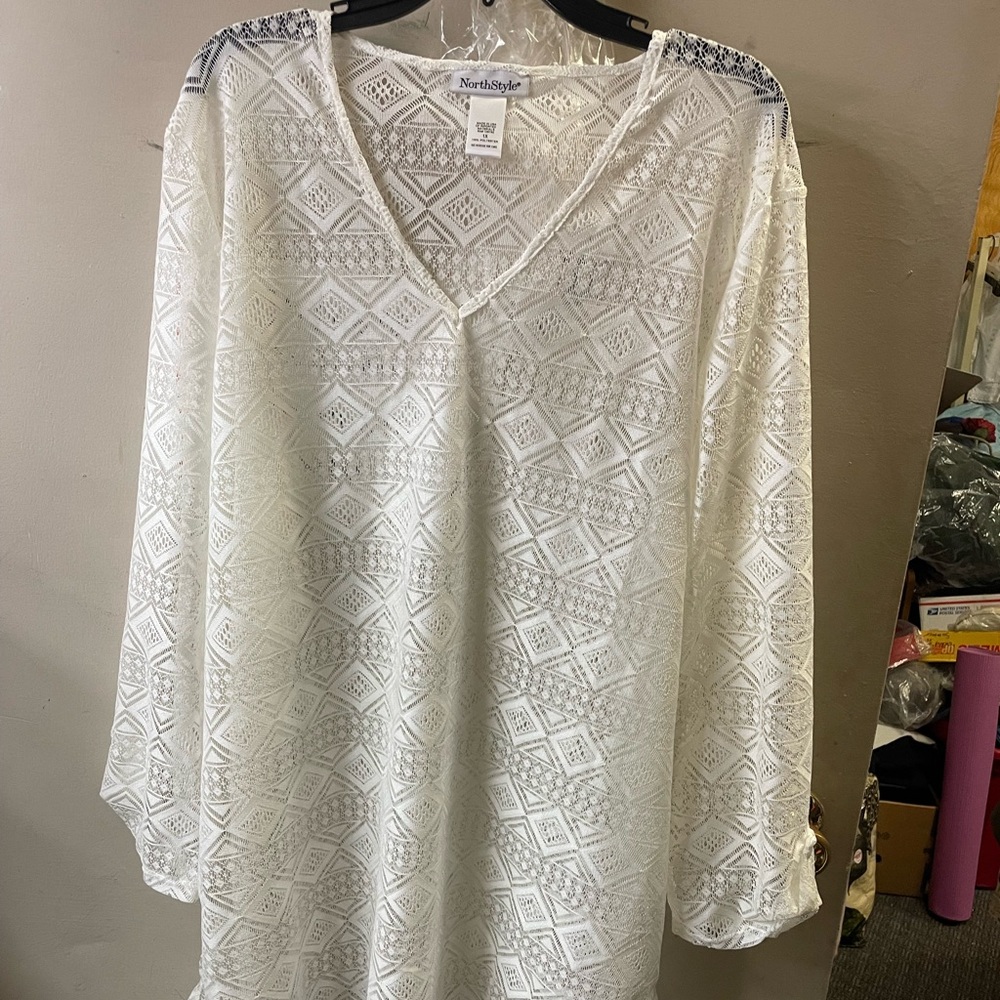 NorthStyle plus size(1X) v neck, lace coverup